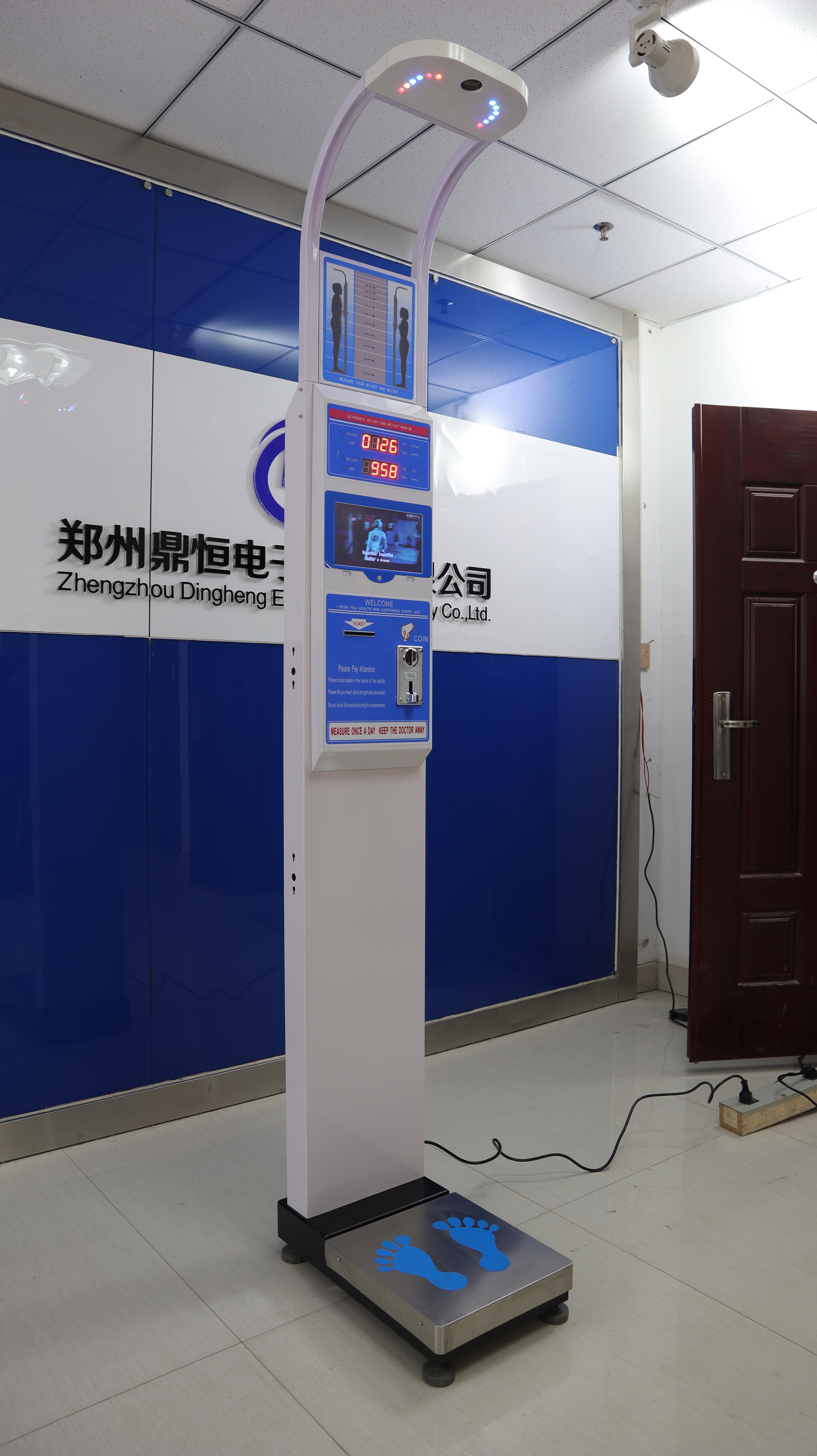 Electronic Baggage Weighing Scale , Coin Operated Weighing Machine 1 ...